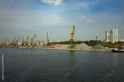 Obraz na płótnie Moscow, Russia - September 8, 2018: Khimka River, Moscow Canal. Cargo terminal on the embankment, cranes, mountain crushed stone w salonie