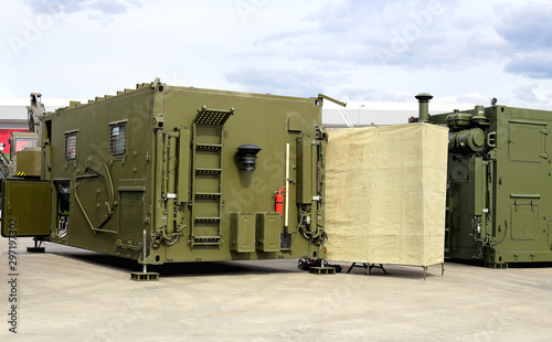 Obraz na płótnie Army mobile container block with engineering equipment w salonie