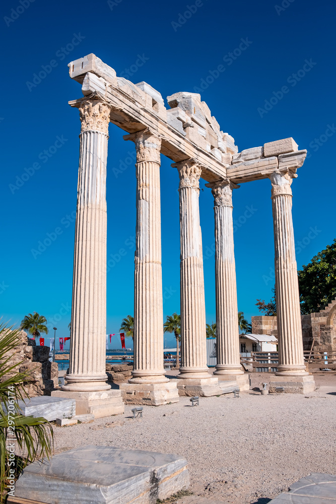 ancient greek temple of apollo