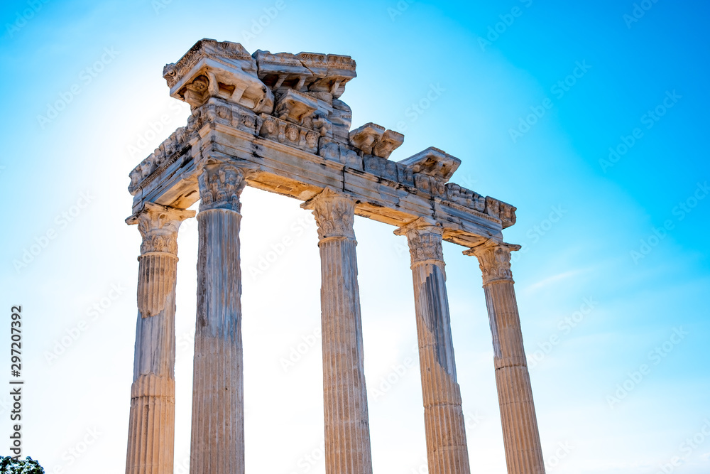Fototapeta Ruiny świątyni Apollon w starożytnym mieście Side w Antalyi, Turcja