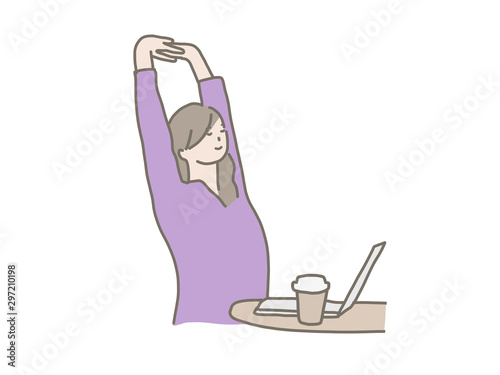 仕事の合間にストレッチする女性