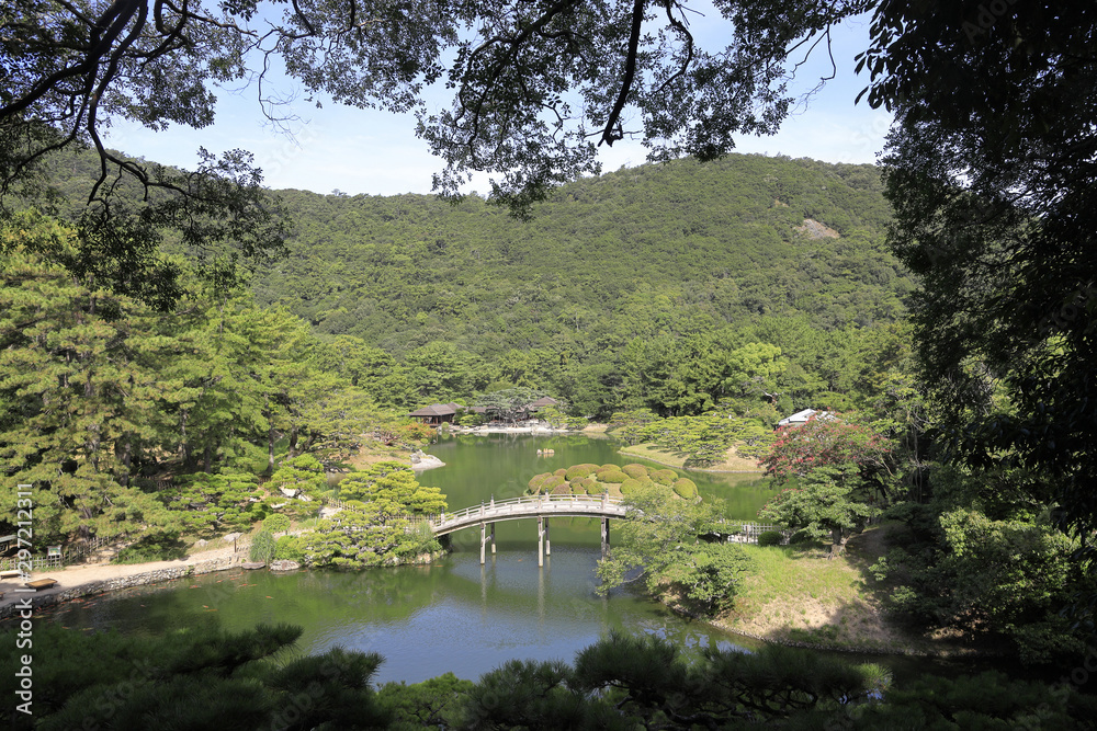 栗林公園 飛来峰から見た南湖 (香川)