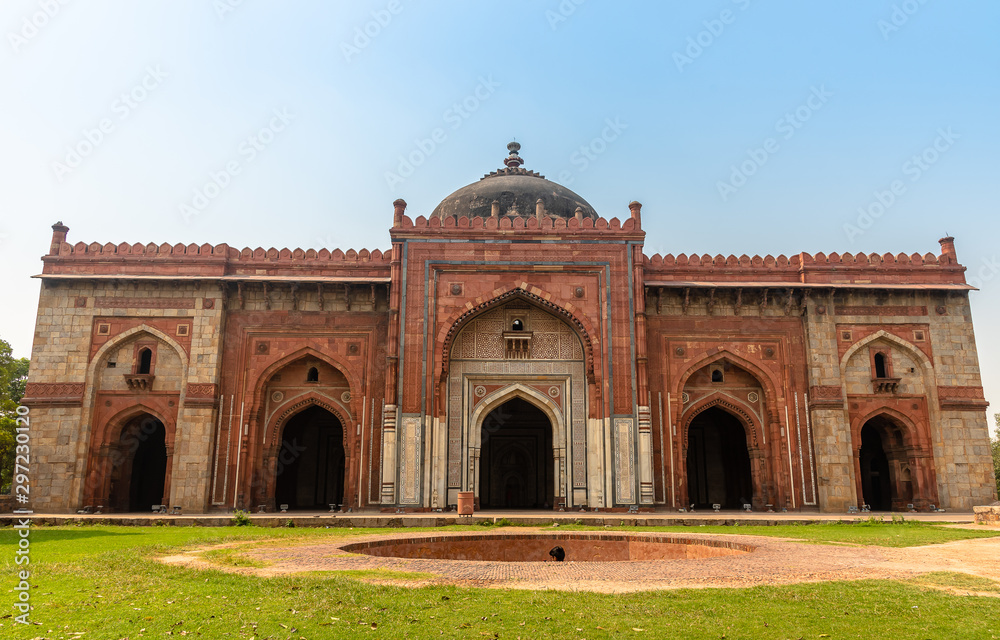 The single-domed Qila-i-Kuna Mosque, built by Sher Shah in 1541 is an excellent example of a pre-Mughal design. It is situated inside the Purana Quila,in Delhi, India. 