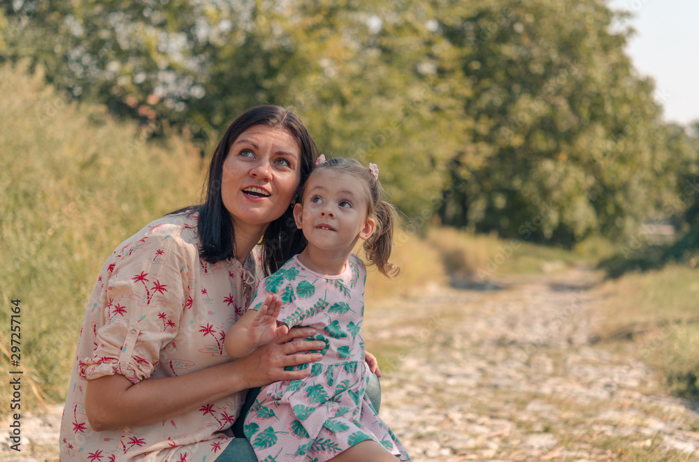 Photo of cheerful caucasians mom and her daughter with beautiful smile.