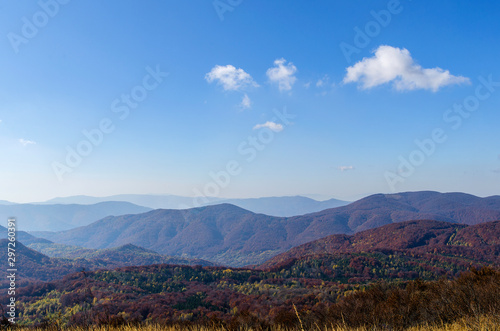 Fototapeta Naklejka Na Ścianę i Meble -  Z rozypańca na ukraińską stronę bieszczady