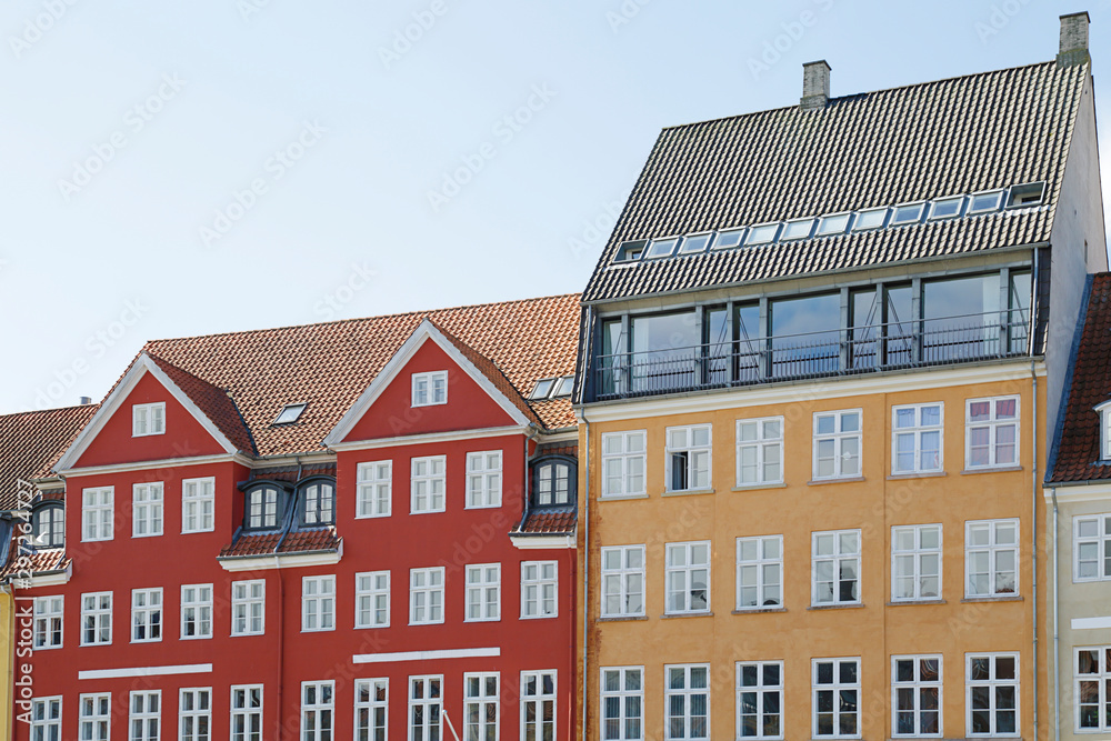 Fototapeta premium Colourful facades along the Nyhavn Canal in Copenhagen, Denmark