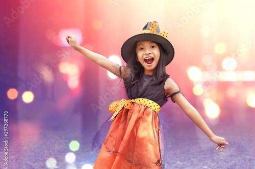 Slika na platnu Asian child girl with witch costume standing