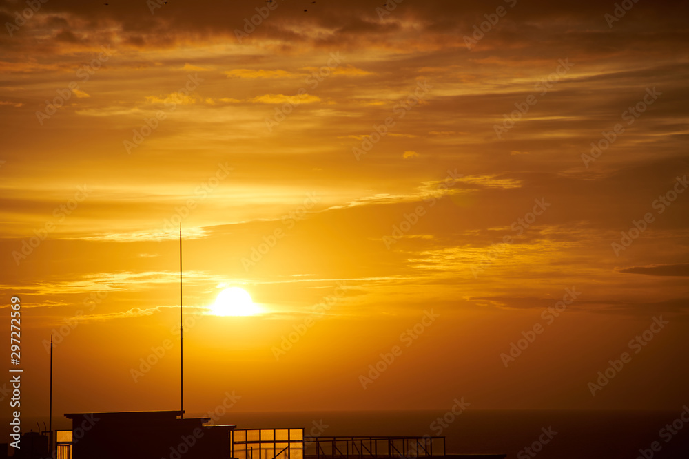 煌々と輝く太陽 Stock Photo Adobe Stock