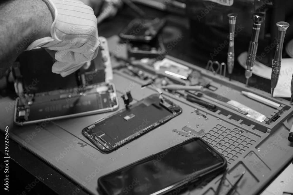 Fototapeta premium cell phone repair