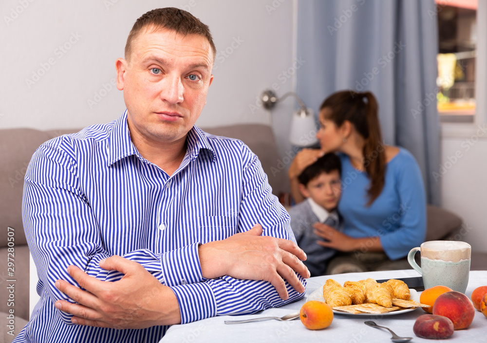 Foto de Sad father and mom with son having quarrel in home. Focus on ...