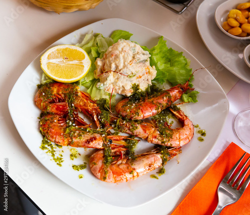Shrimps with herb sauce and salad