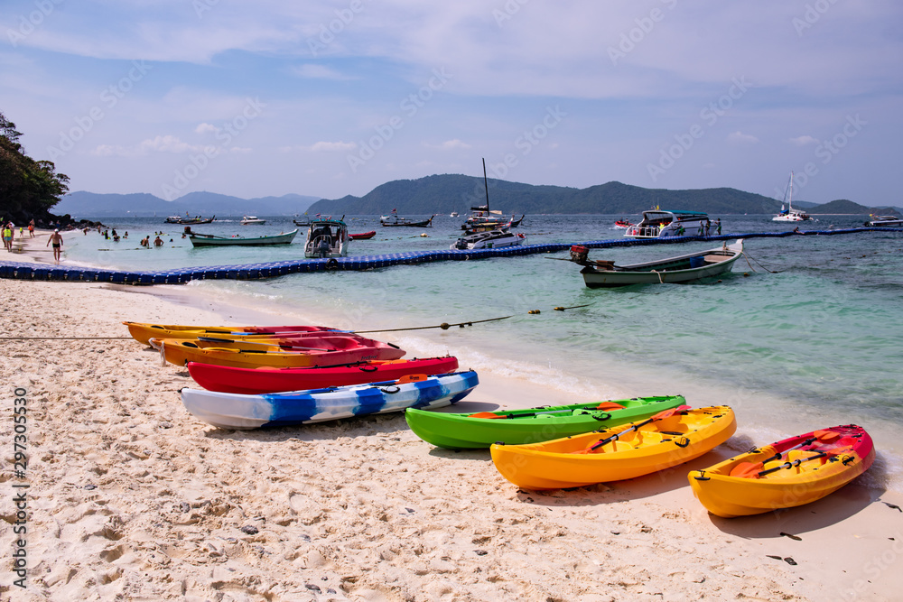 Fototapeta premium boats on the beach