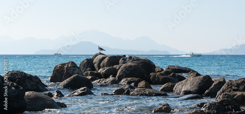 Mittelmeer und Vulkan in Horizont im Süden auf der Insel Kos Griechenland