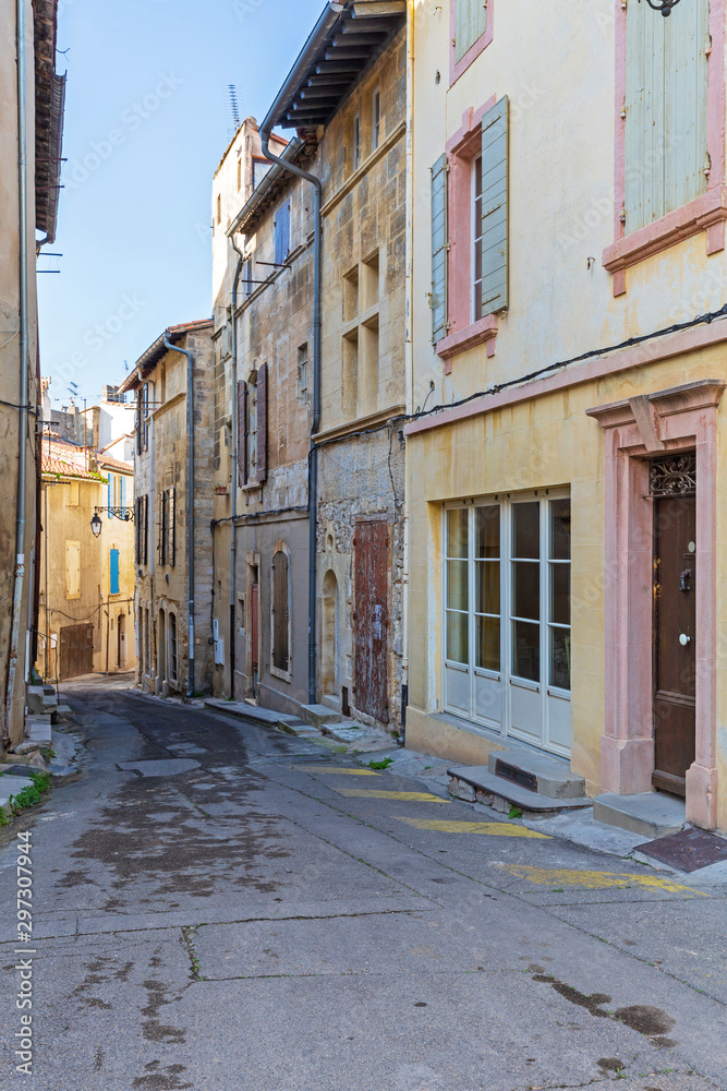 Obraz premium Narrow Street Arles