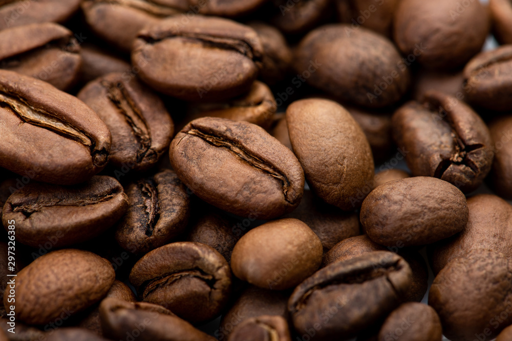 Naklejka premium Coffee beans close-up background. Fresh roasted