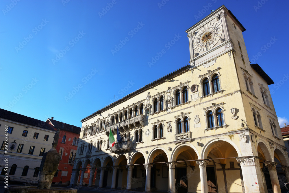 il palazzo del Municipio a Belluno, Italia