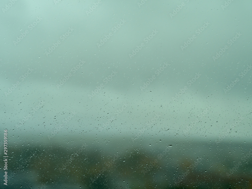 Obraz premium Rain drops on window