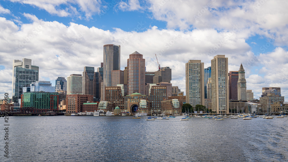 Naklejka premium Boston Harbor Daytime Skyline Shot