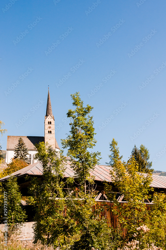 Scuol, Kirche, Brücke, Engadiner Dorf, Unterengadin, Alpen, Gebirge, Wanderweg, Nationalpark, Graubünden, Sommer, Schweiz Scuol, Kirche, Brücke, Engadiner Dorf, Unterengadin, Alpen, Gebirge, Wanderweg, Nationalpark, Graubünden, Sommer, Schweiz