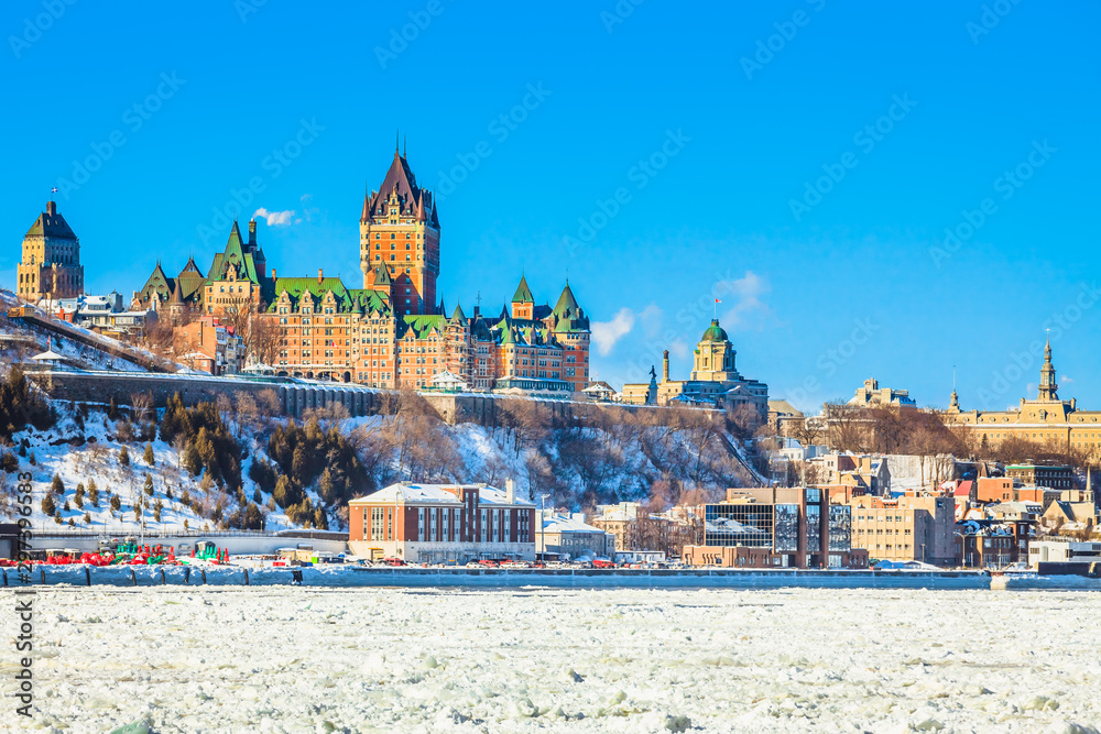 Fototapeta premium City Scene on the Shore of the Lake in Quebec, Canada