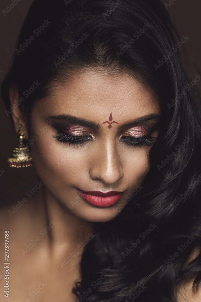 Glamorous Indian Girl Rashi Khanna Beautiful Long Hairstyle Face Photos -  Rashi Khanna