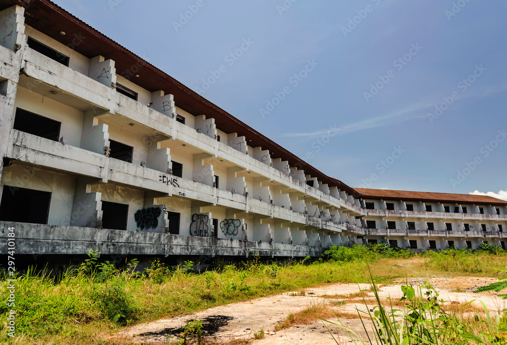 Abandoned and dilapidated buildings Because it was affected by the economic downturn