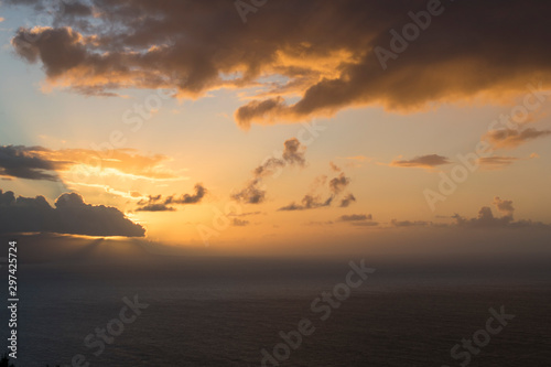 Atardecer entre las nubes
