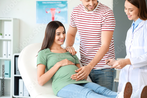 Pregnant couple visiting female gynecologist in clinic © Pixel-Shot