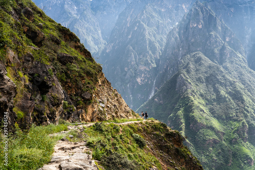 Tiger leaping gorge mountain hiking in China 