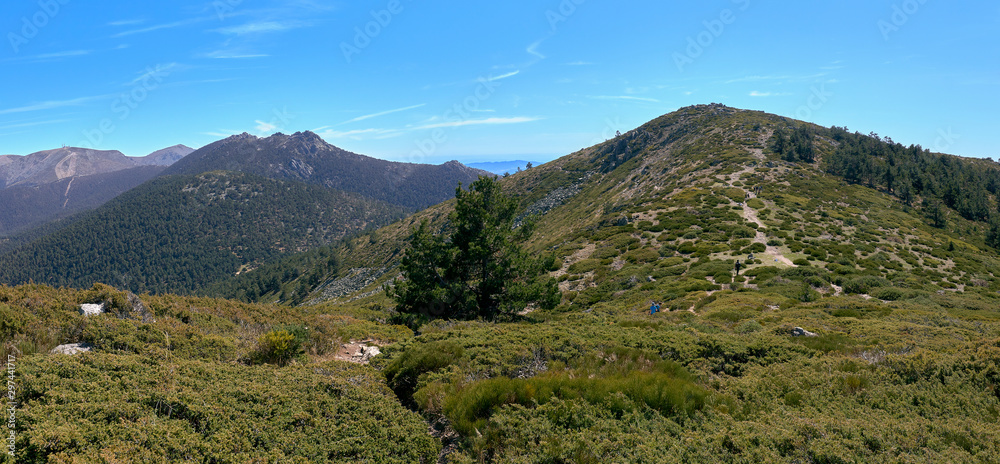 Naklejka premium Panoramic view of the Guadarrama summits