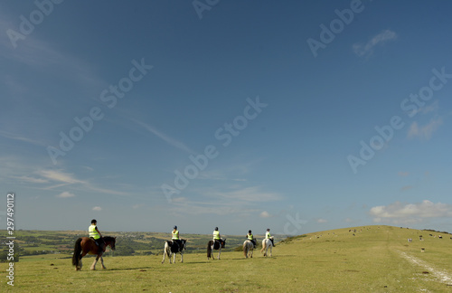 Obraz na płótnie Horse riding on the ridge of Ballard Down above Swanage Bay on the Dorset coast w salonie