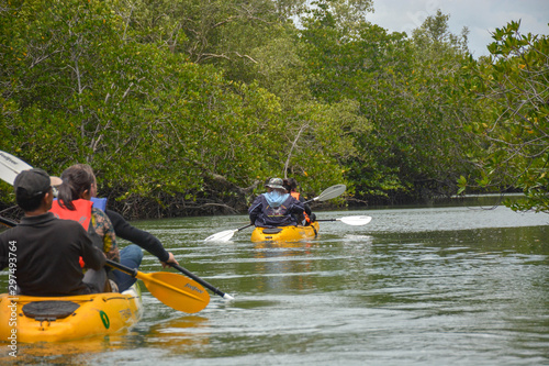 Wallpaper Mural couple in canoe Torontodigital.ca