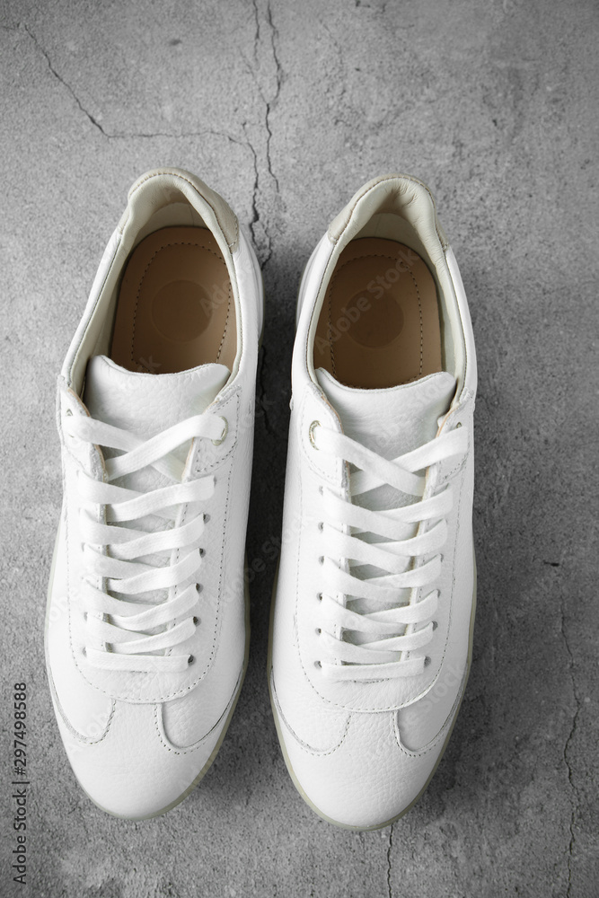 White plimsolls made of tumbled leather, matching laces, fabric lining and lightweight platform soles for comfort