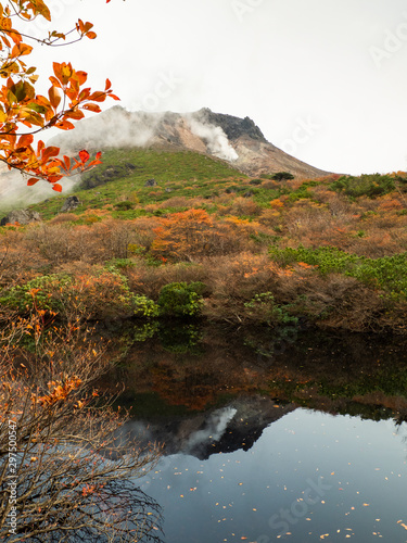 那須茶臼岳姥ヶ平ひょうたん池の紅葉