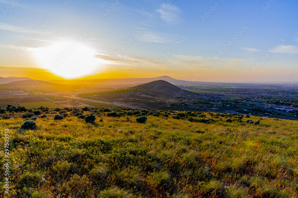 Obraz premium Sunset from the Desert Hills