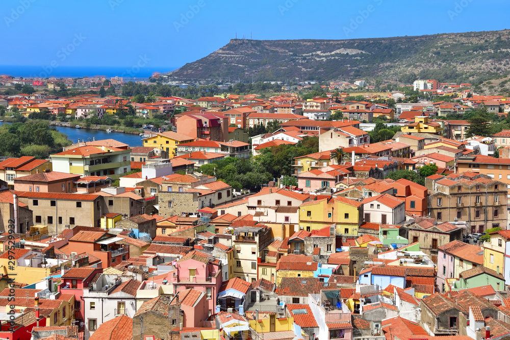 Panorama miasta Bosa na Sardynii