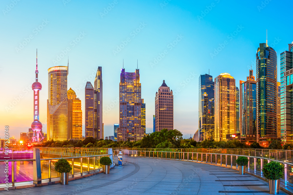 Obraz premium Urban architectural landscape and floor plaza in Shanghai..