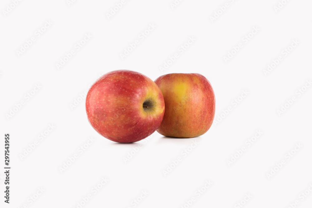 Manzanas juntas sobre fondo blanco Manzanas juntas sobre fondo blanco