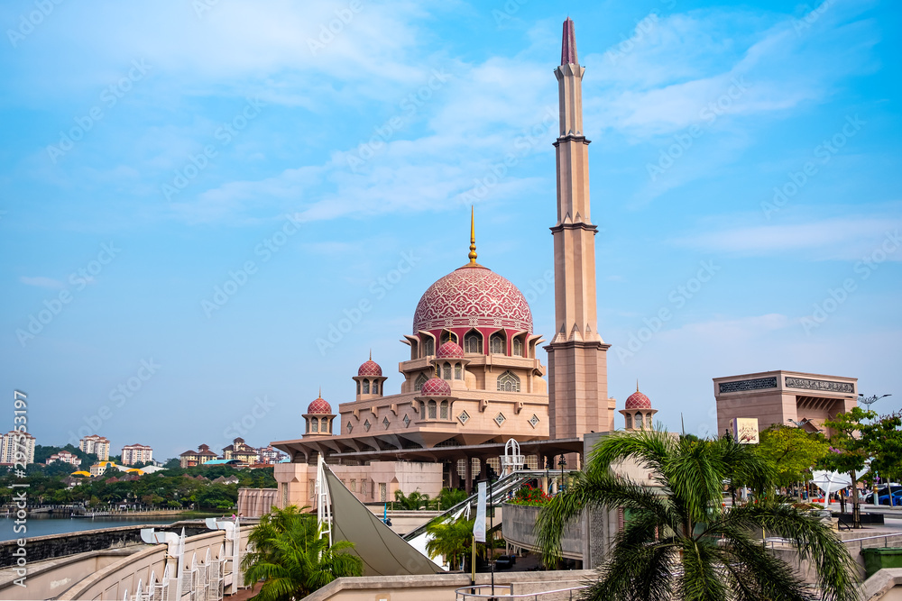 Fototapeta premium Masjid Putra at Putrajaya Malaysia Holidays concept
