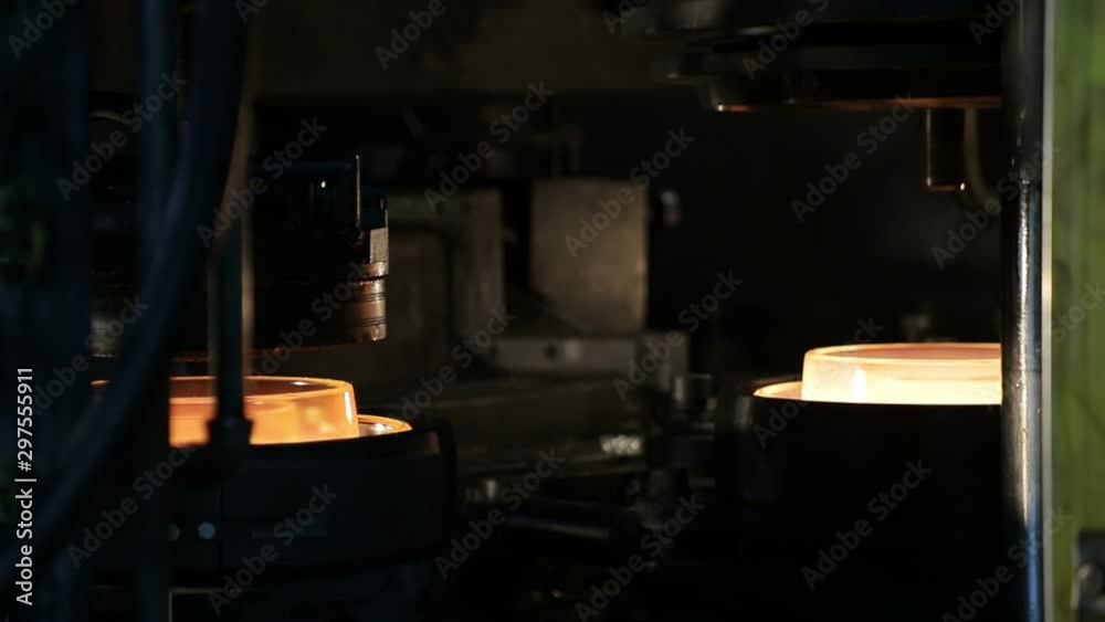Molten glass, round shape. The form of procurement of electricity insulator. Molten glass, round shape. The form of procurement of electricity insulator.