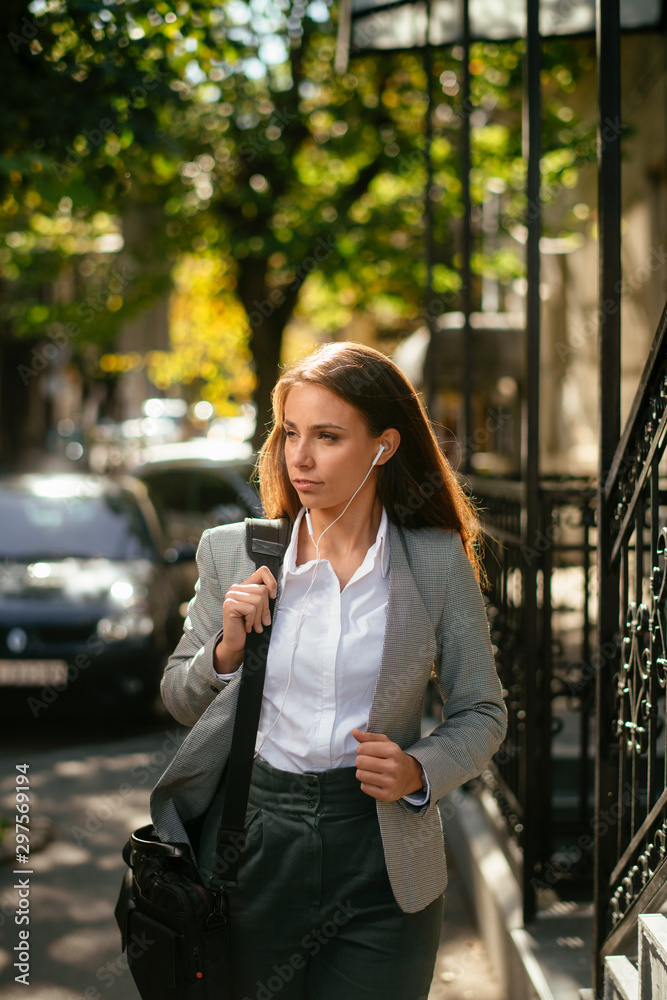 Fototapeta premium Portrait of young woman in the city