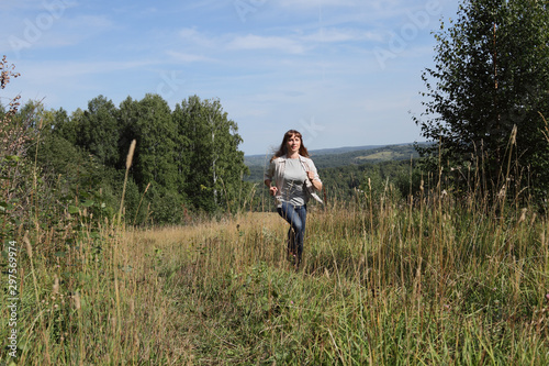 Woman runs © Vladimir Konjushenko