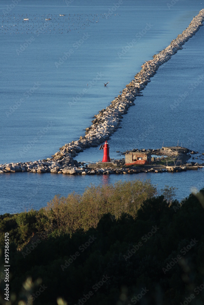 Obraz premium Dam of the port of La Spezia that separates the gulf from the open sea.