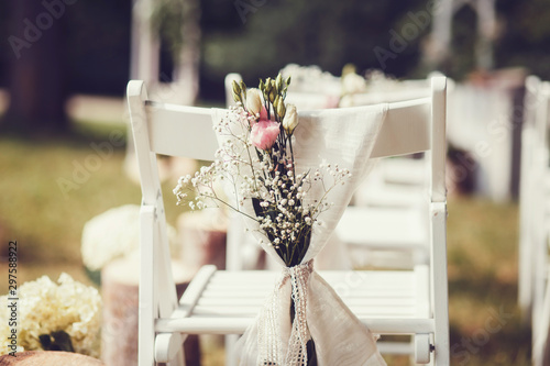 vintage wedding decorations with fresh flowers