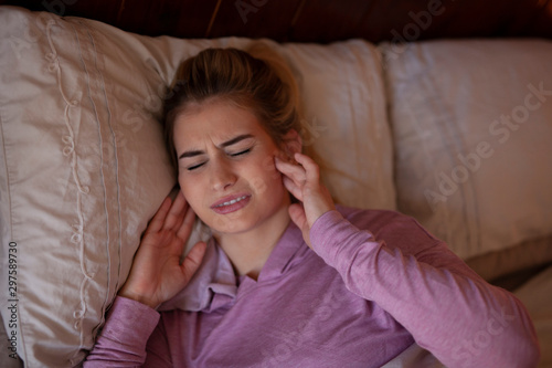 Jaw pain after sleeping, bruxisum TMJ teeth clenching photo