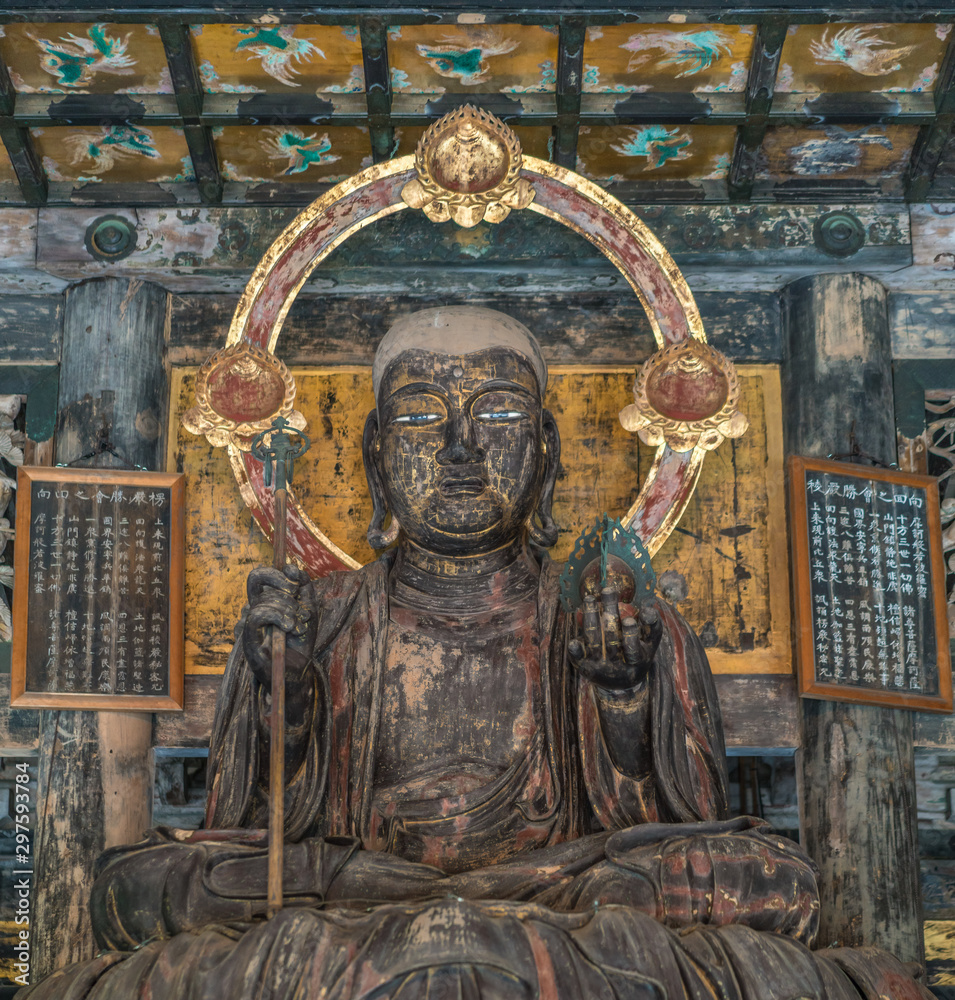 Obraz premium Kencho-ji temple 建長寺 Butsuden Hall Jizo Bosatsu statue 仏殿内. Ceiling ornaments of the Momoyama period style. Kamakura, Kanagawa Prefecture. Japan