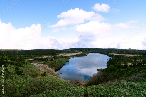 岩手県八幡平 山頂の沼の景色