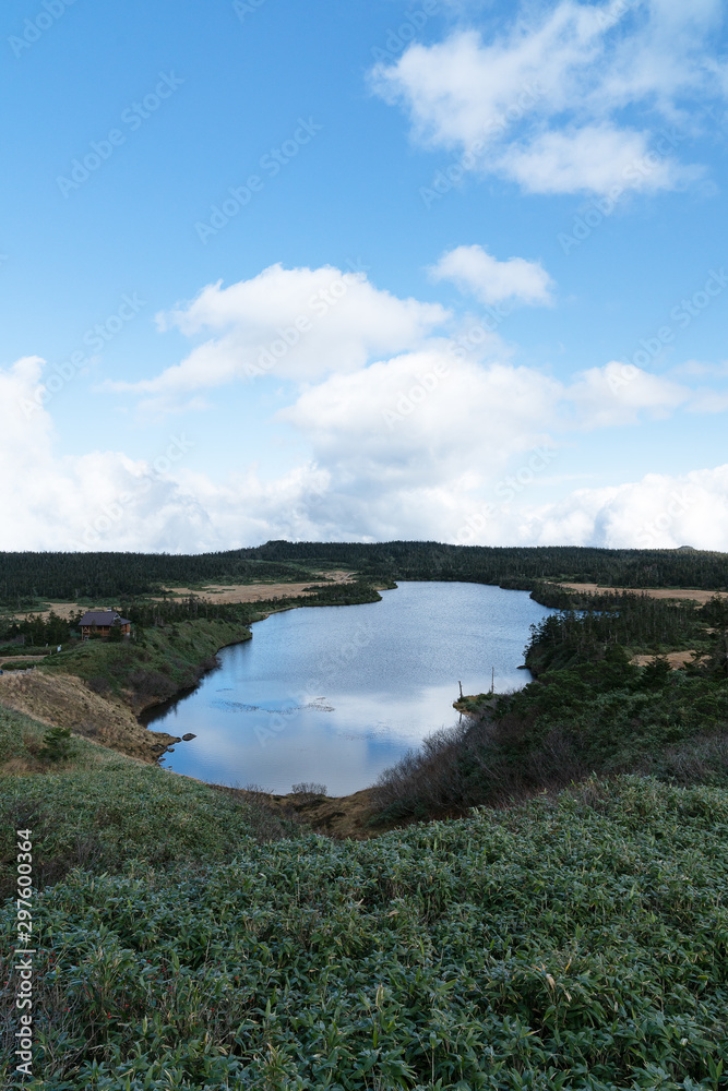 岩手県八幡平　山頂の沼の景色