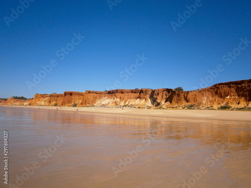 Einsamer Strand und Wellen in Portugal - Algarve - Praja de Falesia photo