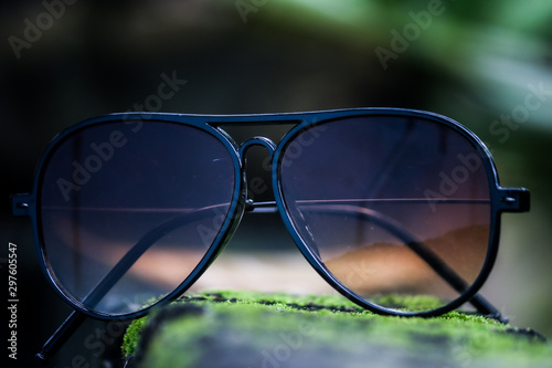 Fototapeta Naklejka Na Ścianę i Meble -  sunglasses on blue background